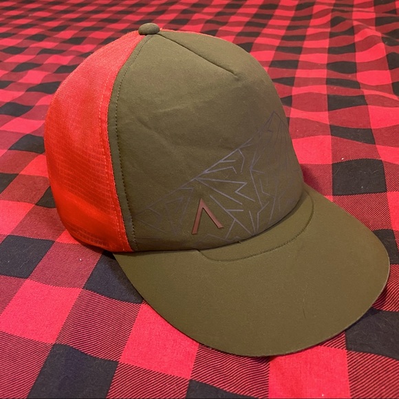 Arc’teryx Orange/Green hat - Picture 1 of 7